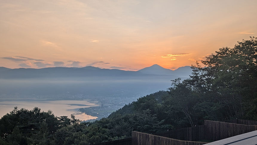 長野県・諏訪の愛犬と泊まれる宿「INU邸 SKY TERRACE SUWA」