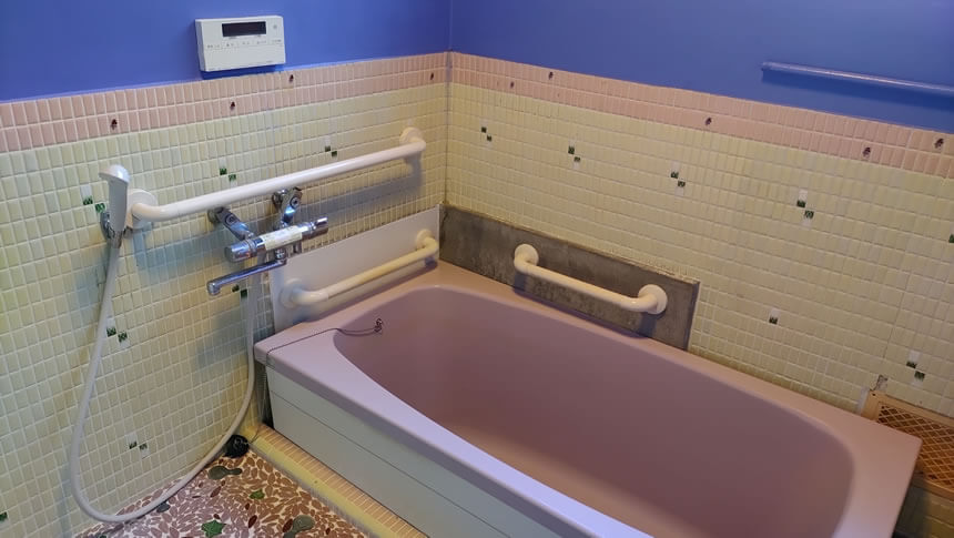 長野県佐久市 民泊酒房桔梗の浴室 ペットと一緒に使えるユニットバス