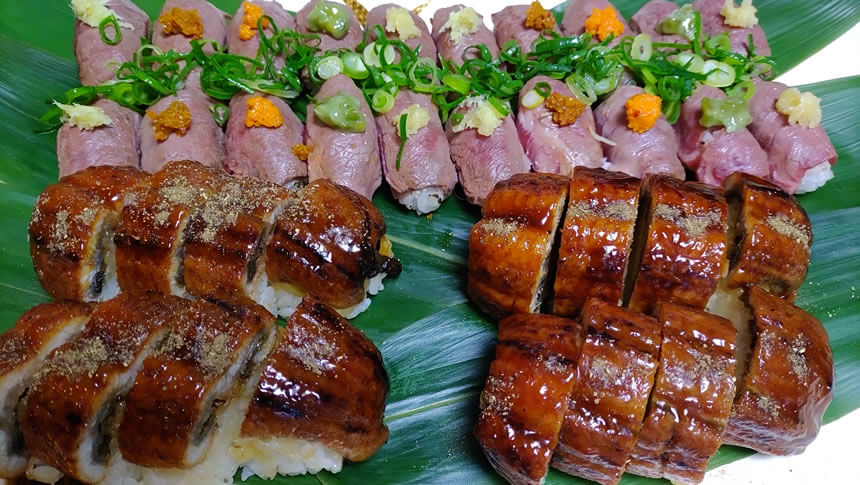 信州素材を使った民泊酒房桔梗の夕食 牛肉と鰻の寿司盛り合わせ