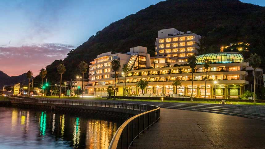 黒船ホテルの夜景 外観と下田湾沿いの遊歩道が美しい風景（静岡県下田市）