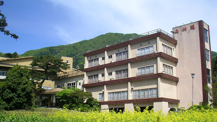 新潟・瀬波温泉のペットと泊まれる宿「上州苑」。 愛犬・愛猫と一緒に温泉と海の幸を楽しむ癒しのひとときを。