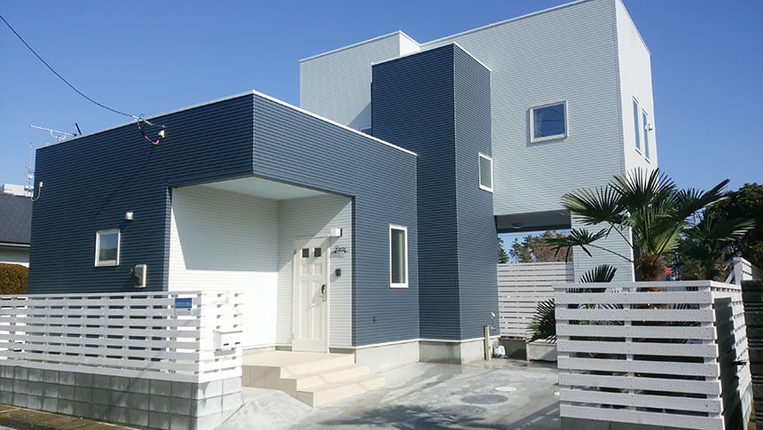 千葉・九十九里の海近くにある「PFリゾート・ポルト」は、愛犬と泊まれるスタイリッシュな一棟貸しコテージ。 プライベートドッグラン付きで、海辺のリゾートステイを満喫できます。