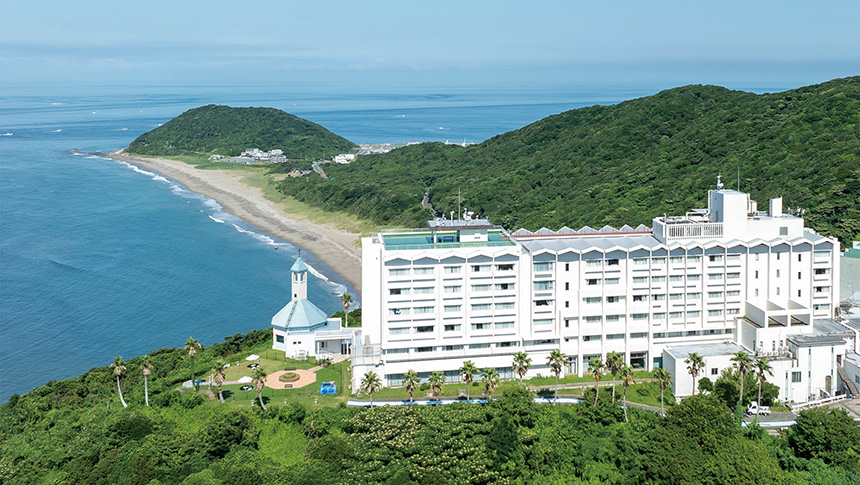 伊良湖岬の海岸線を望む伊良湖オーシャンリゾート外観（愛知県田原市・犬と泊まれるリゾートホテル）