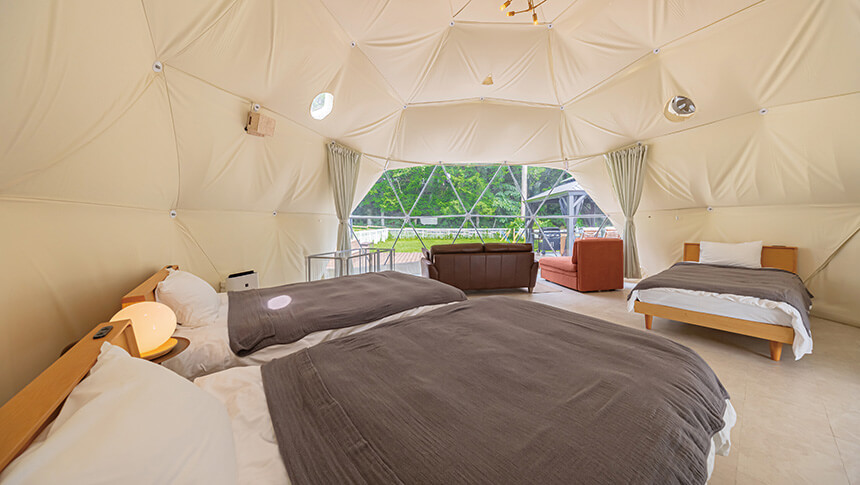 グランレガロあさぎりのドーム型客室 広々としたグランピングテント 静岡県朝霧高原