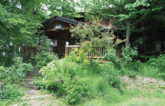 長野県原村のペンション「グリーングラス」の外観