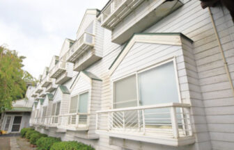 犬と泊まれるペンション・ログハウスレインボーマリンの外観