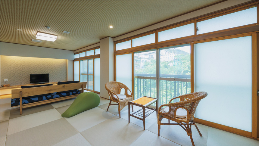 穴原温泉　ペットと泊まれる宿　おきな旅館。　ペット連れに最適な和室20畳＋ベッドルーム　福島県飯坂温泉