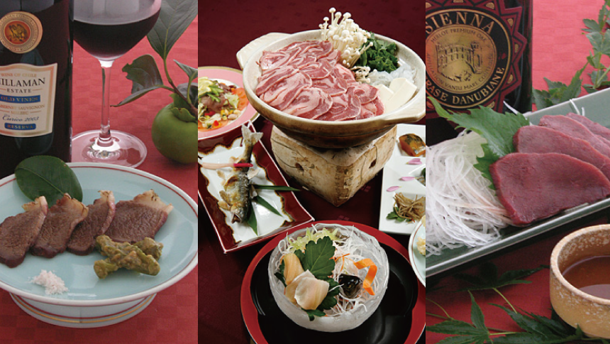 観泉荘こまやの名物料理。秘伝のタレで味わう猪鍋（しし鍋）と新鮮な鮎の塩焼き、ジビエ料理の数々。