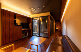 熊本県花房台温泉｜Wa！王国　狗の郷（くのさと）。ペットと一緒に泊まれる隠れ宿。モダンで広々とした客室