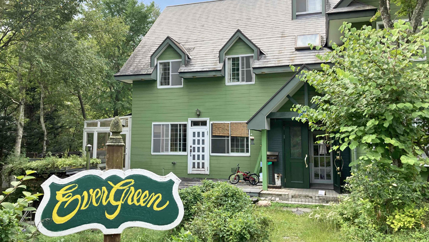 EverGreen(エバーグリーン)｜長野県八ヶ岳の自然と、アロマ香る館内。薪ストーブで暖らん プレールーム