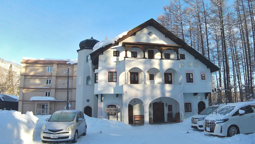 長野県白馬「ガストハウス　リンデンバウム」｜17世紀のチロル地方の民家を再現。瞬きが静かに流れる大人のホテル