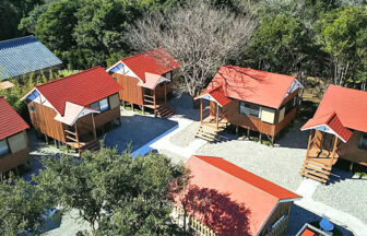 和歌山県串本町にある犬と泊まれる宿　福籠は、 大型犬から小型犬までご一緒に宿泊可能。 ペットと泊まれることができるのはロッジタイプのみ