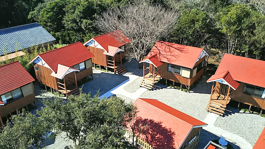 和歌山県串本町にある犬と泊まれる宿　福籠は、 大型犬から小型犬までご一緒に宿泊可能。 ペットと泊まれることができるのはロッジタイプのみ