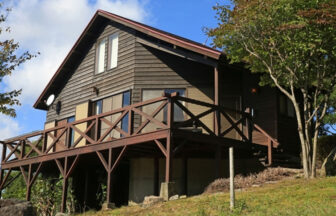 大分県九重高原にある貸別荘九重飯田Ｈ｜小高い丘の上に位置する眺めのよい別荘