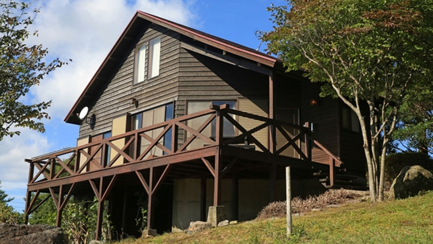 大分県九重高原にある貸別荘九重飯田Ｈ｜小高い丘の上に位置する眺めのよい別荘