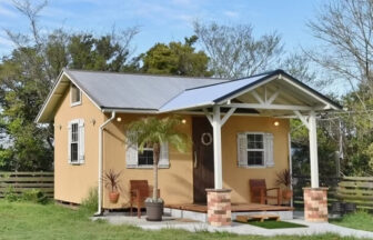 千葉九十九里浜から約４kmにあるHale Luana（ハレ ルアナ）。それぞれ敷地面積およそ200坪の1日1組限定の貸し切りドッグラン付キャビンです！