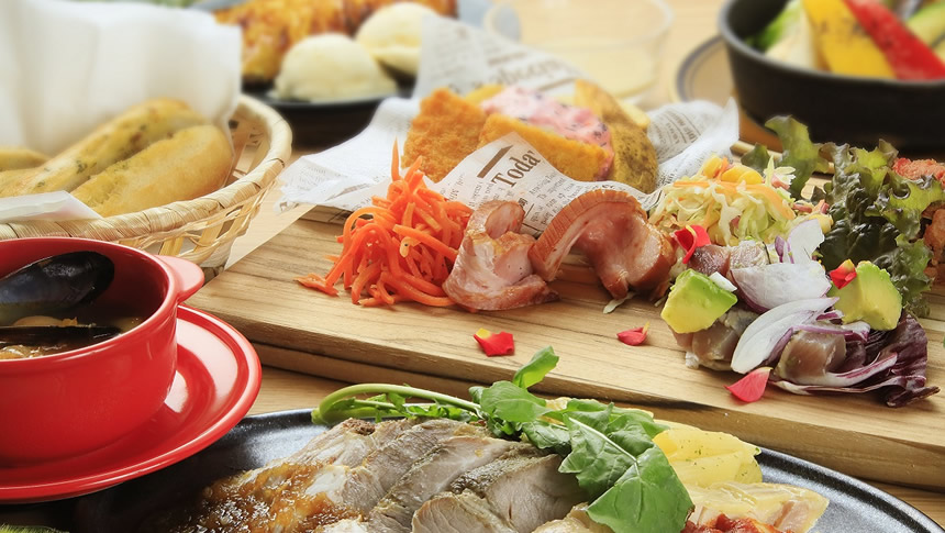 旬の食材を盛り込んだ会席料理です。旅先ならではの味わいをゆっくり楽しめます。