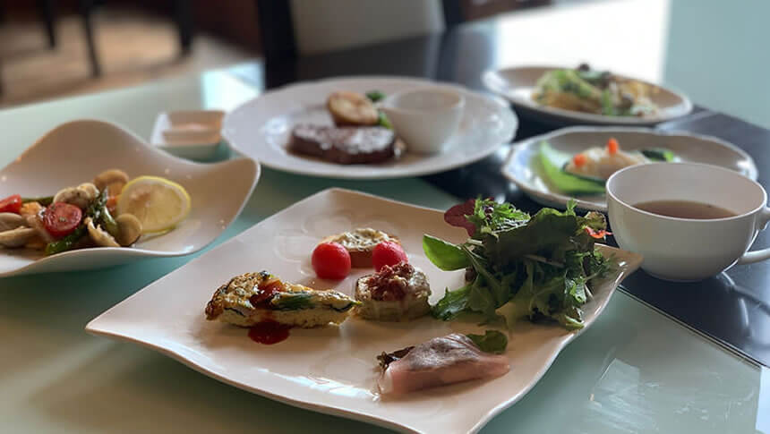 那須高原ドッグコテージハートヒルズで提供される前菜とメイン料理
