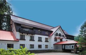 岐阜県の自然に囲まれたわんわんパラダイス 高山のホテル外観