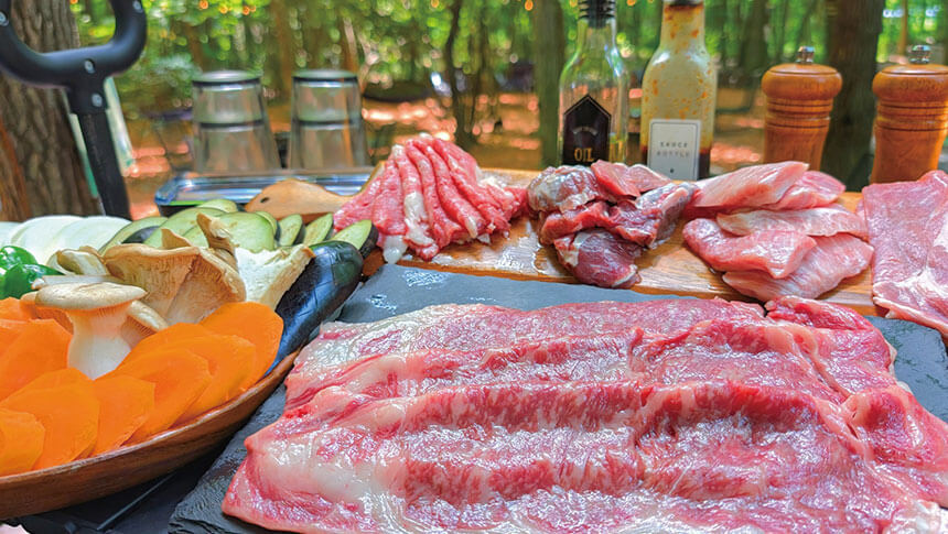 栃木県・那須にある愛犬と泊まれる宿「ミモザ・リトリート那須」の夕食BBQ「厳選された黒毛和牛ステーキと新鮮野菜のバーベキューセット」