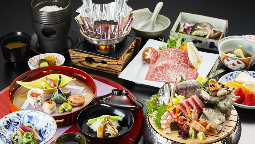 レジーナリゾート箱根雲外荘で味わう刺身や和牛を盛り込んだ会席料理