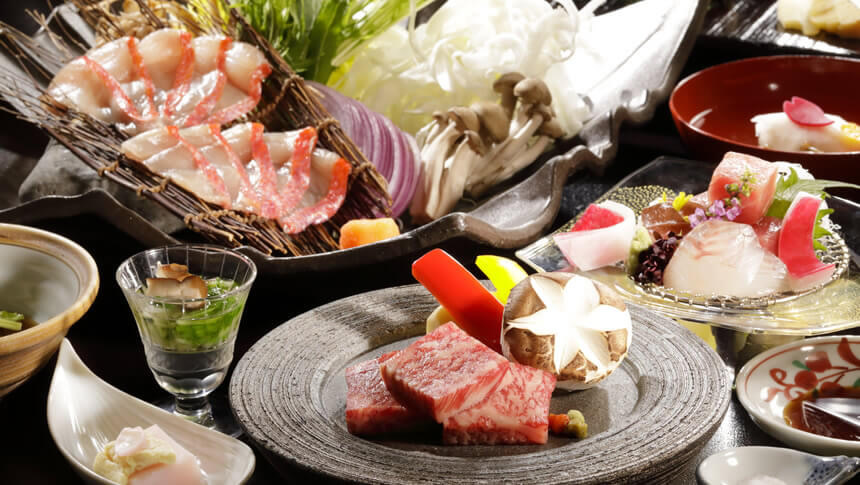 伊豆高原の犬と泊まれる温泉旅館「レジーナリゾート伊豆無鄰」で味わえる、伊豆の旬の食材や金目鯛、高級和牛を用いた本格和食会席料理。｜愛犬と泊まれる宿｜ペット宿ドットコム
