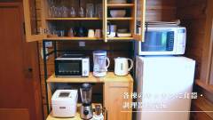 食器・調理家電を備えた便利なキッチン