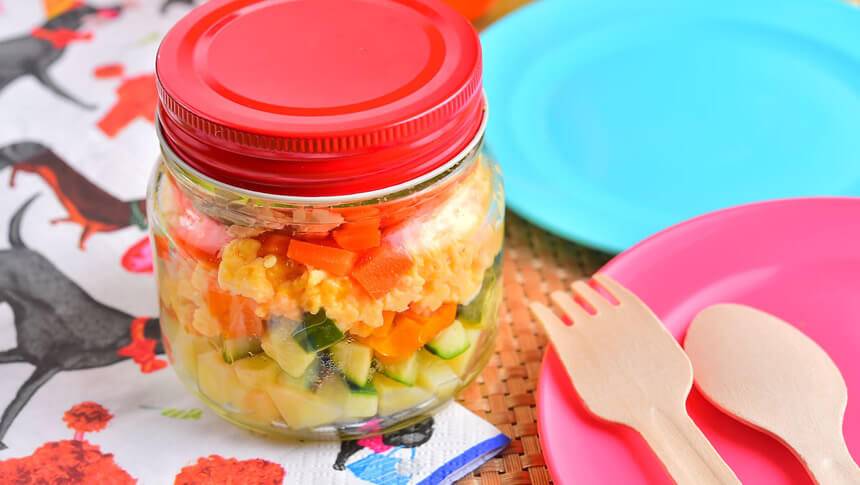 犬用手作りごはんを彩りよく詰めたジャーサラダ風メニュー｜お宿本屋敷