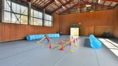 戸狩温泉 お宿本屋敷｜雨の日も遊べる室内133畳ドッグラン完備