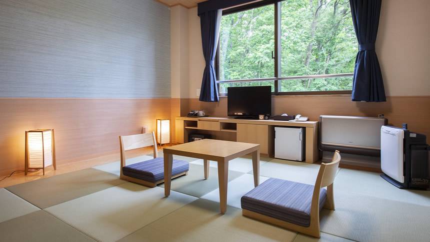 わんわんパラダイス プレミア山中湖の落ち着いた和室客室。畳の部屋でゆっくりと過ごせる。