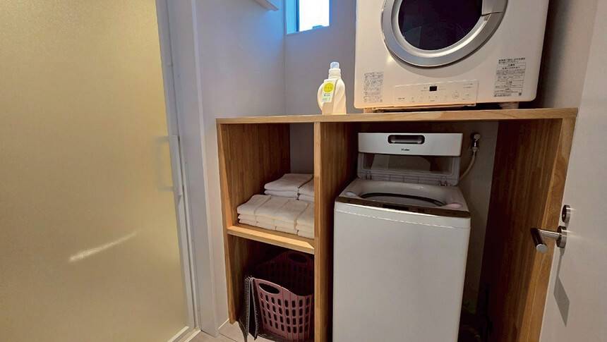 洗濯機と乾燥機を備えたTIZ RESERVE EJIRIのランドリールーム・ペット連れでも安心な設備