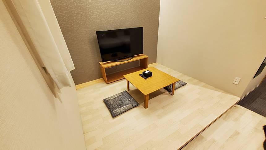 ホテルイルヴェルデ京都の小上がり和スペース｜愛犬とくつろげる客室のリラックスエリア