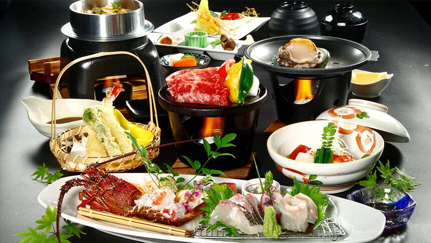 【グレードアップ会席コース】伊勢海老や鮑、和牛など旬の食材を使った豪華会席料理を味わえる宿の夕食｜犬と泊まれる静岡県の宿｜徳川の奥座敷 久能宿