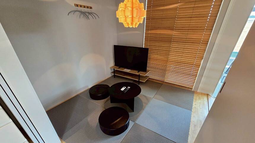 和モダンな畳スペース付きリビング・TIZ RESERVE EJIRIでペットと寛げる南あわじの宿