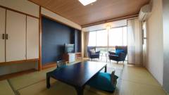 1300-slider05-mie-toba-grandhotel-guestroom