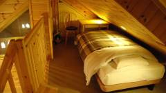0342-slider01-dogcottage-jamswan-loft-bedroom
