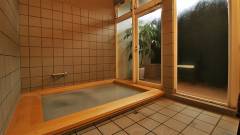 那須のペット宿「アルトピアーノ」の家族風呂で愛犬とくつろぐひととき