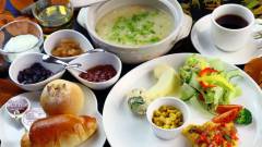 パンと野菜を楽しむ朝食｜ペンションシェルティ