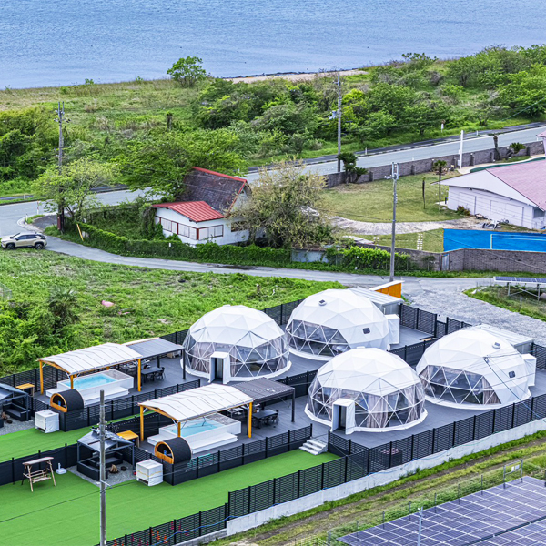 Galaxy Glamping Dog Premiumの敷地全体 海が近く自然豊か 大型犬ものびのび